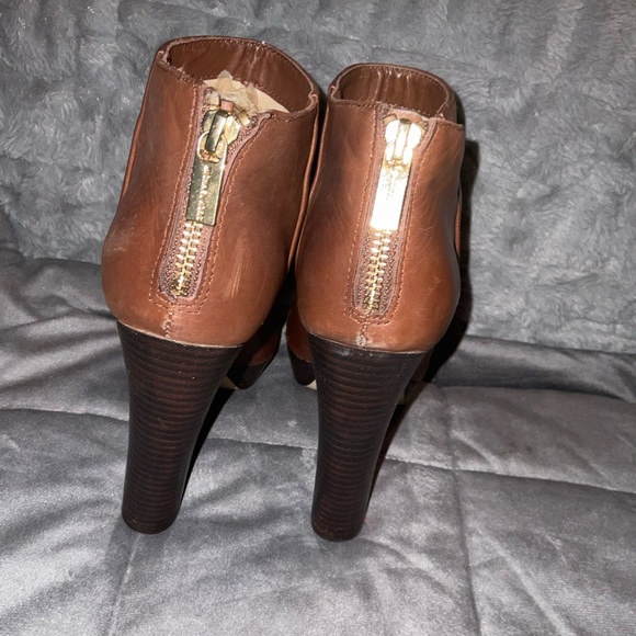 MICHAEL KORS  BROWN ANKLE BOOTS - Picture 3 of 8
